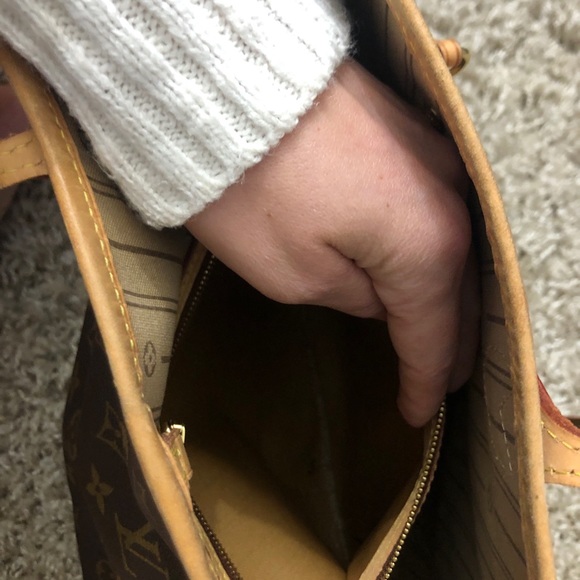 LV medium tote - Picture 9 of 12